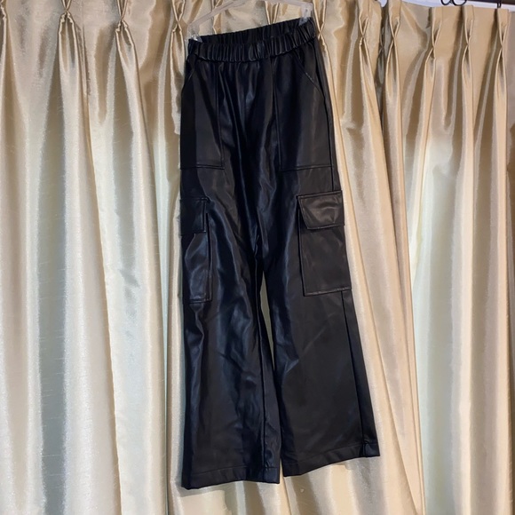 flap pocket leather look pants - Picture 2 of 3